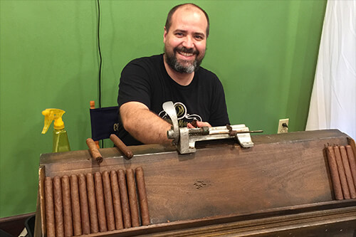 A cigar roller demonstrating hand-rolling at a Cordova event